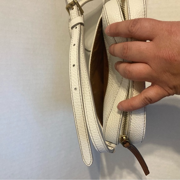 Small Fossil White Leather Over the Shoulder Cross Body Bag - Picture 5 of 9